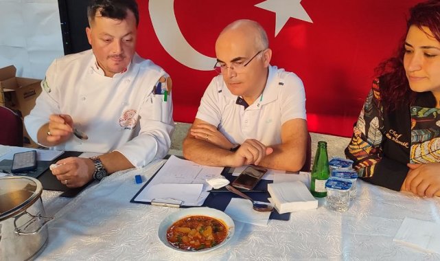 Hanımlar hünerlerini yöresel yemeklerle sergilediler