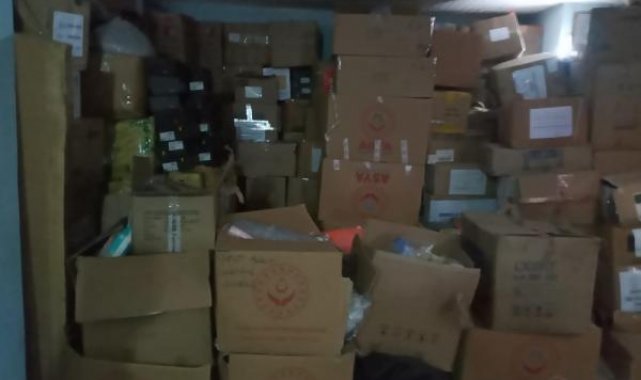 Hatay'da depoyu basan polis, yardım kolileri ele geçirdi; 4 şüpheli aranıyor
