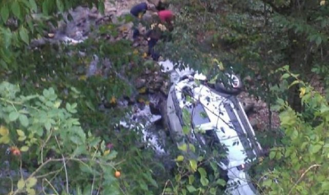 Heyelandan kaçan sürücünün cipi, şarampole yuvarlandı: 1 ölü, 1 yaralı