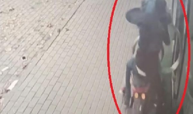 Hırsızlık şüphelileri kaçarken, kullandıkları elektrikli bisiklet devrildi