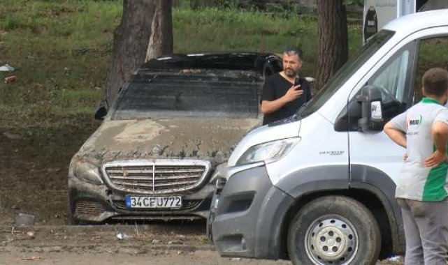 İkitelli'deki mobilyacılar sitesinde esnaf temizlik çalışması yapıyor