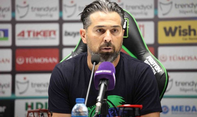 İlhan Palut: "Bu taraftar 25-30 bin kişiyle bu stadı İlhan Palut diye inletmiştir"