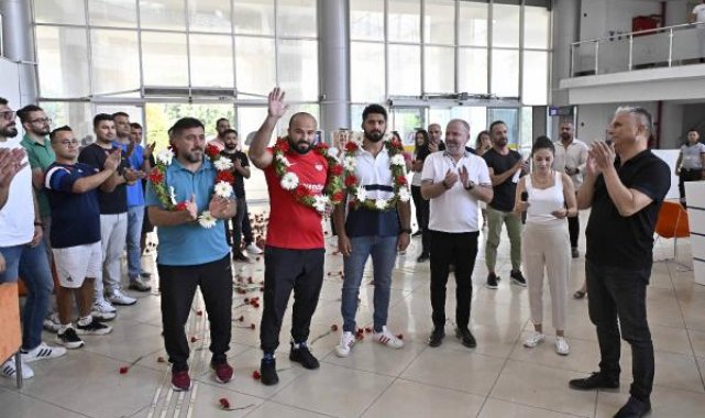 İlk şampiyon Orhan Okulu'ya coşkulu kutlama