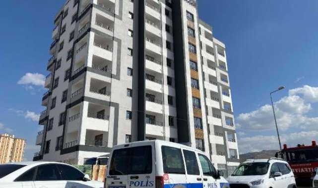İnşaatta asansör boşluğuna düşen işçi öldü