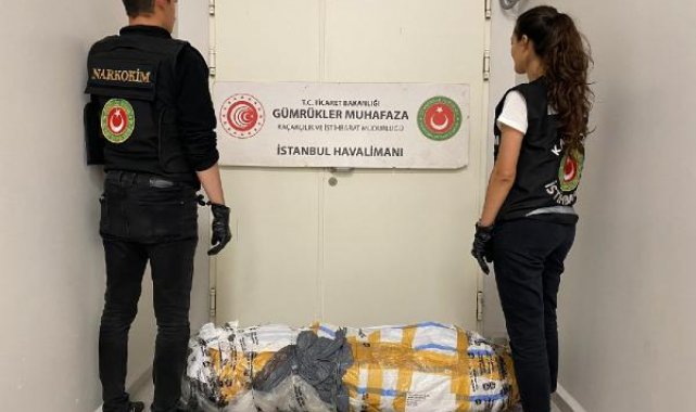 İstanbul Havalimanı'nda halıya emdirilmiş 17 kilogram uyuşturucu yakalandı