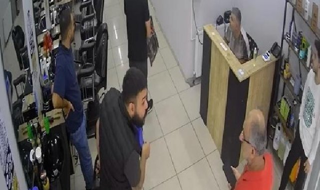 İşten çıkarıldığını öğrenince bıçağını alıp patronuyla kavga etti