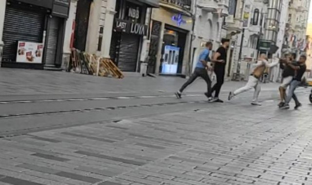 İstiklal Caddesi'nde kavga kamerada