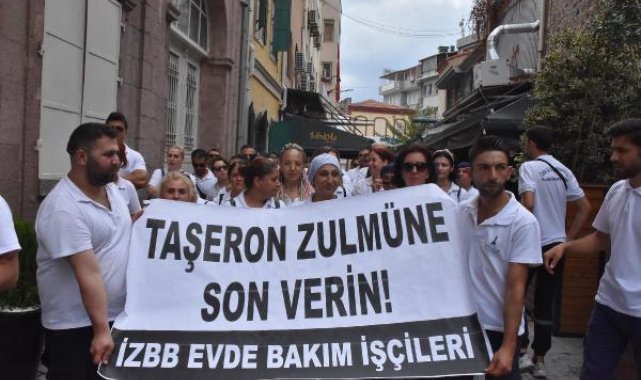 İzmir'de belediye önünde işçilerden 'kadro' eylemi