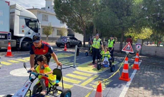 Kadıköy'de öğrencilere trafik eğitimi