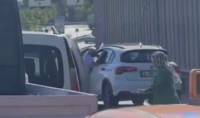 Kağıthane'de trafikte bıçaklı yol kavgası