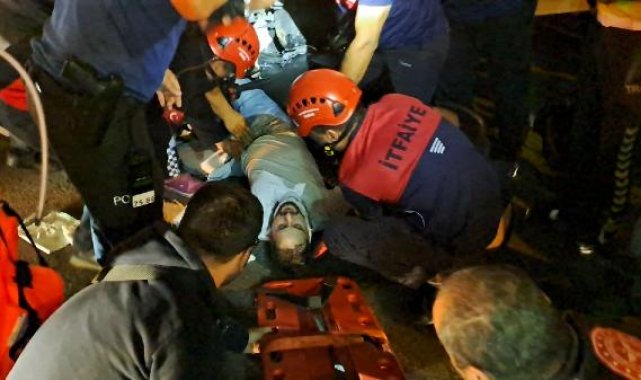 Kamyonla çarpışan motosikletli, tekerin altında kalıp yaralandı