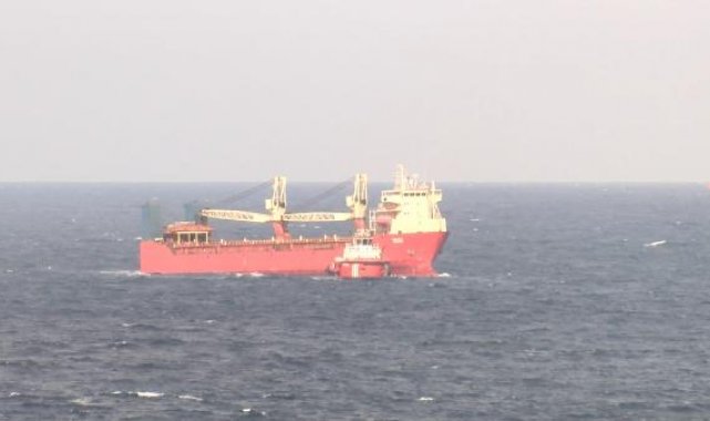 Karadeniz açıklarında arızalanan yük gemisi 11 saatte Ahırkapı'ya çekildi