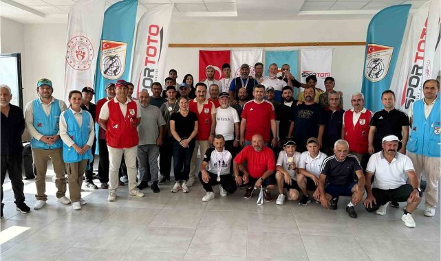 Karaman Atıcılık Takımı Konya'dan madalyalarla döndü