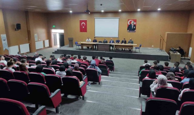 Kaymakam Tosun, 8. ve 12. sınıf öğrencileriyle bir araya geldi