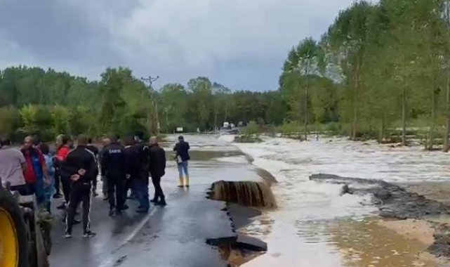 Kırklareli'de kuvvetli yağış; dereler taştı, yollar kapandı