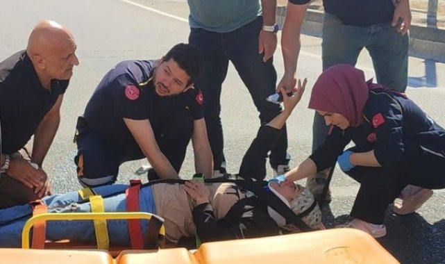 Kırmızı ışıkta geçen hafif ticari araç, motosiklete çarptı; 1 yaralı