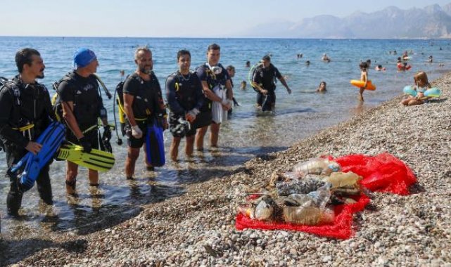 Kıyı ve dip temizliğinde turist altın küpe buldu, dalgıçlar çöp çıkardı