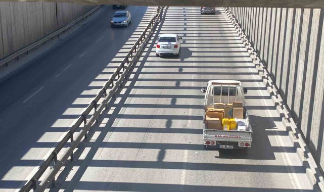 Kocaeli'deki alt geçitten geçen sürücüler, yola yansıyan ışıklardan şikayetçi