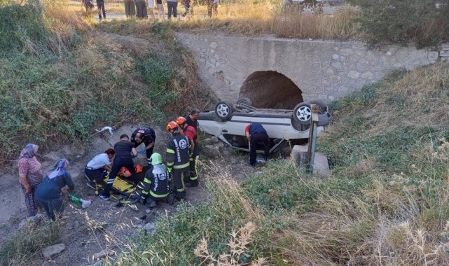 Kontrolden çıkan otomobil su kanalına uçtu: 3 yaralı