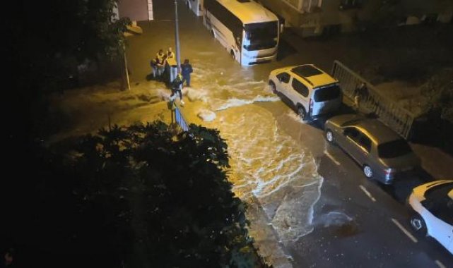 Küçükçekmece'de selde yaşlı kadını kurtaran komşusu: Kendime mi koşayım onlara mı koşayım bilemedim