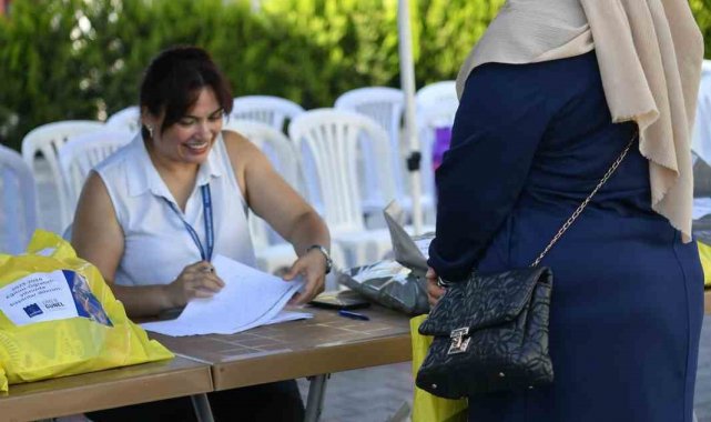 Kuşadası Belediyesi öğrencilere desteğini sürdürüyor