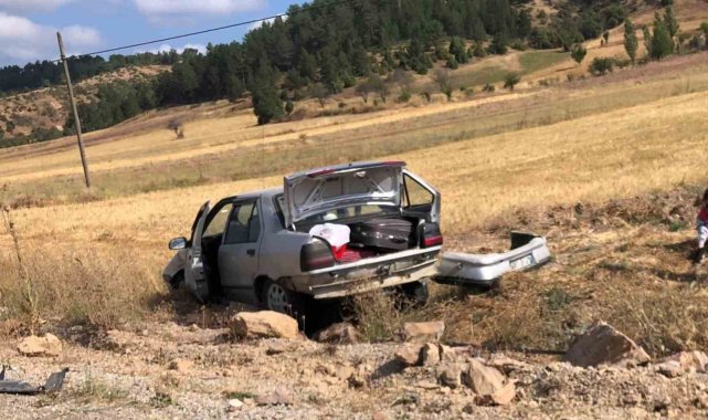 Kütahya Emet'te otomobil tarlaya uçtu: 3 yaralı