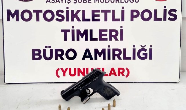 Kütahya'da bir araçta silah ve uyuşturucu madde ele geçirildi