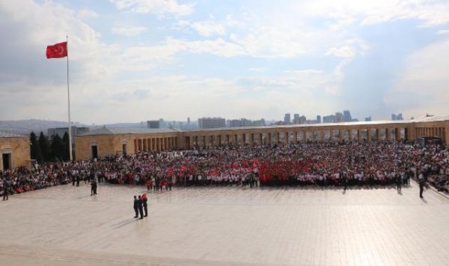 LÖSEV'den Anıtkabir'de 25'inci yıl buluşması