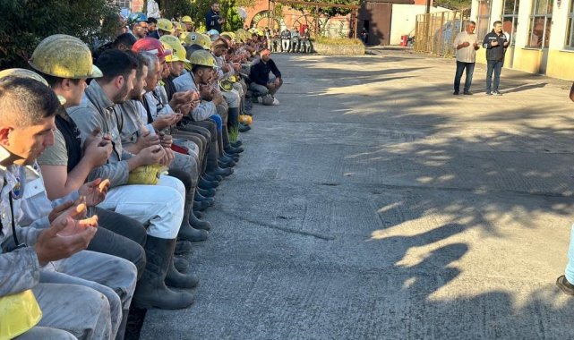 Madenciler, göçükte kaybettikleri maden şehidi için Kur'an-ı Kerim okuttu