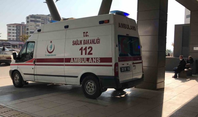 Mahallede alkol alan şahısları uyaran muhtar bıçaklandı