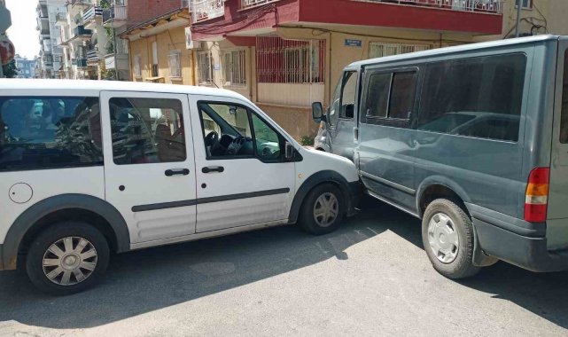 Mahkum taşıyan polis aracı kaza yaptı
