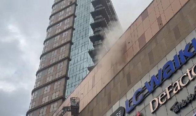 Maltepe'de AVM'de yangın