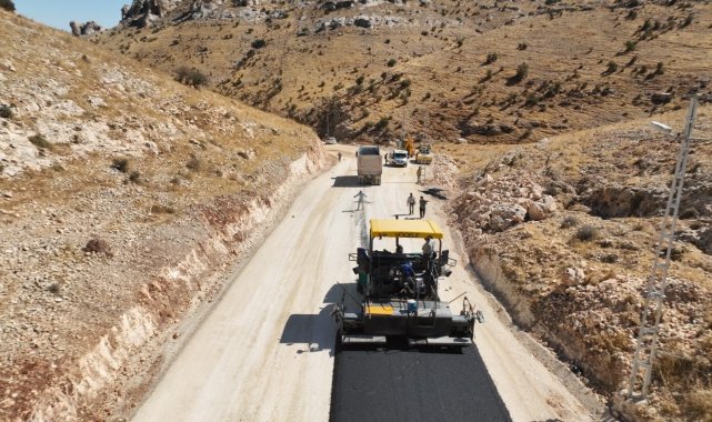 Mardin'de Türkmen Vadisi alternatif çevre yoluna ilk asfalt döküldü