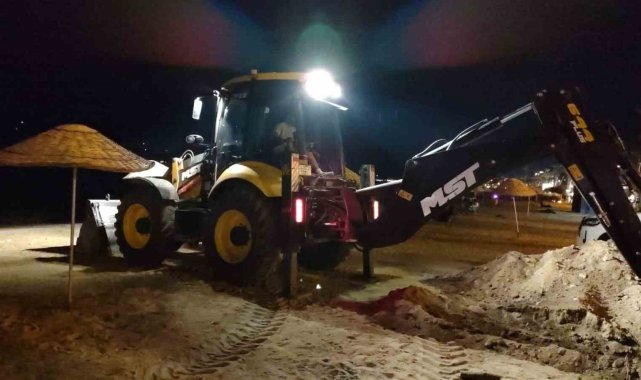 Marmaris'te belediye ekiplerinin yağmur mesaisi