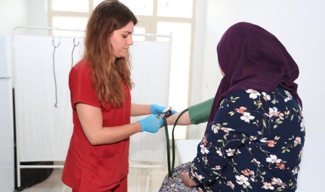 Merkezefendililer Sağlık Kabini'nde ücretsiz tedavi oluyor