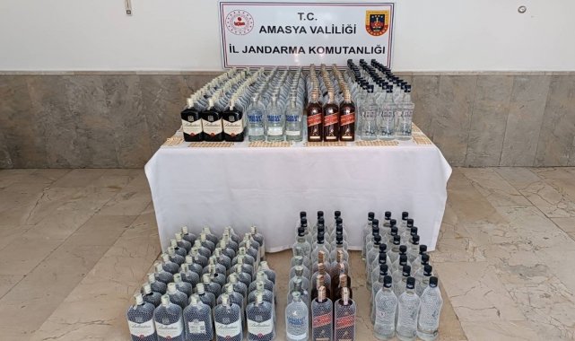 Merzifon'da bir araçta 298 litre sahte içki ele geçirildi