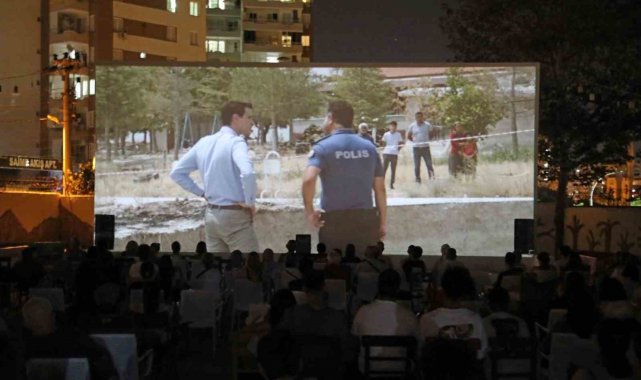 Mezitli Belediyesinin yazlık sinema sezonu başladı