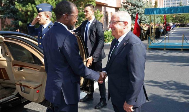 Mozambik Savunma Bakanı Chume Ankara'da
