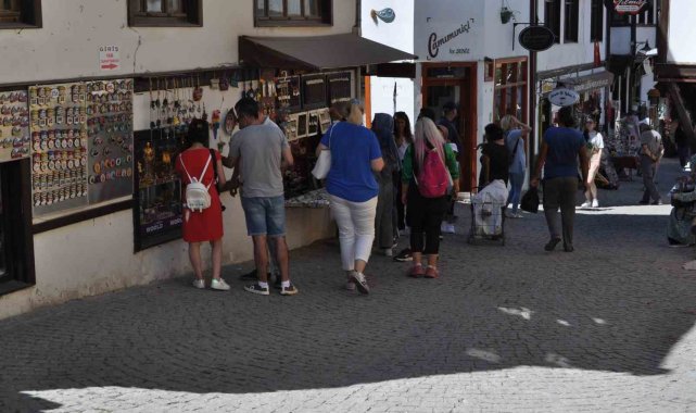 Odunpazarı esnafı turistlerin ilgisinden memnun
