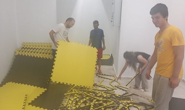 Öğretmenler yeni öğretim yılına okul temizliğini yaparak başladılar