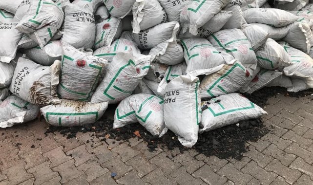 Okul için gönderilen kömürler, haftalardır depo önünde alınmayı bekliyor