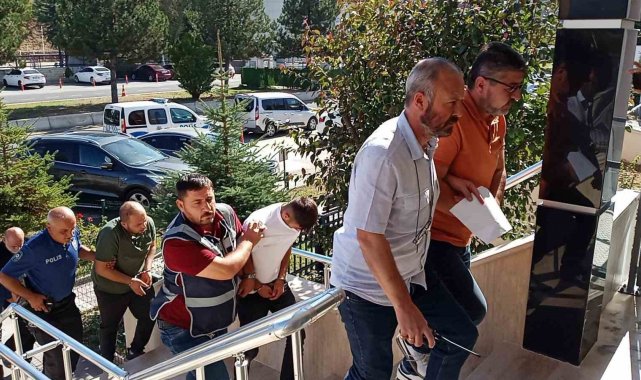Oto fareleri Bozüyük polisinden kaçamadı