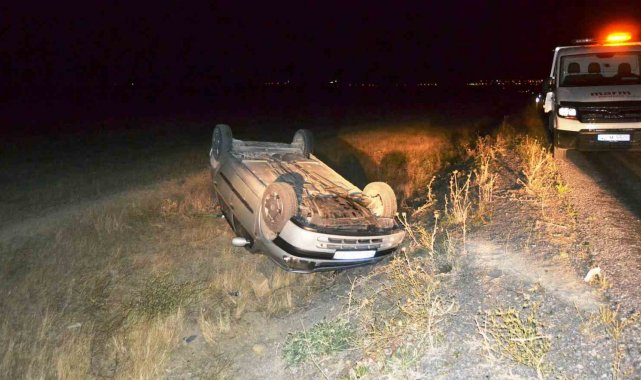 Otomobil şarampole devrildi: 3 yaralı