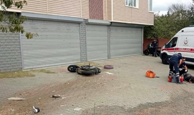 Otomobile çarpan motosikletin sürücüsü öldü