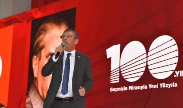 Özgür Özel: CHP'yi ayağa kaldırmak için babaevinden helallik almaya geldim