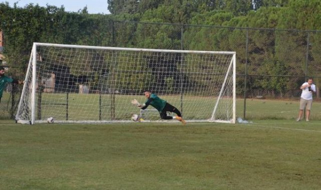 Sakaryaspor sahasında karşılaşacağı Eyüpspor maçına hazırlanıyor