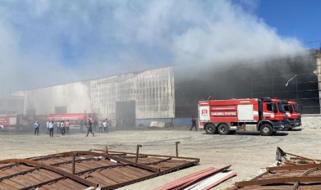 Şanlıurfa'da geri dönüşüm fabrikasında yangın