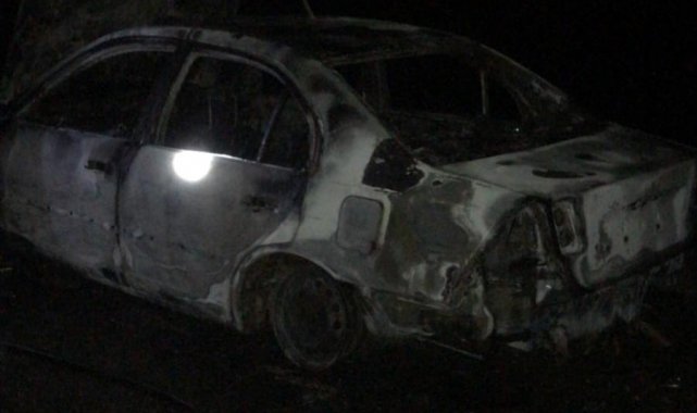 Seyir halindeki otomobil alev alev yandı