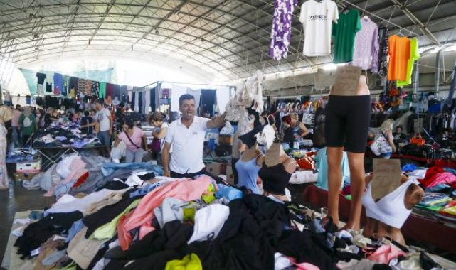 Seyyar pazarcılar, 'parselledikleri' kaldırımları binlerce liraya birbirine devrediyor