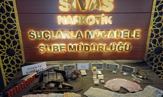 Sivas'ta uyuşturucu operasyonları, binlerce lira ele geçirildi